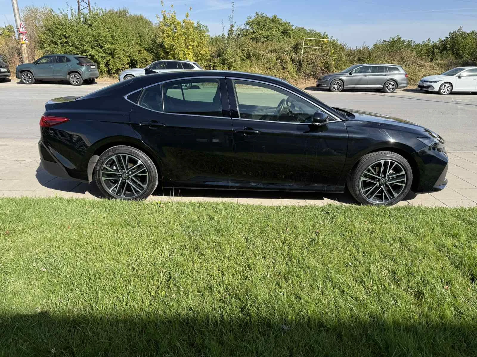 Toyota Camry 2.5 HSD Elegance, снимка 8 - Автомобили и джипове - 56376375