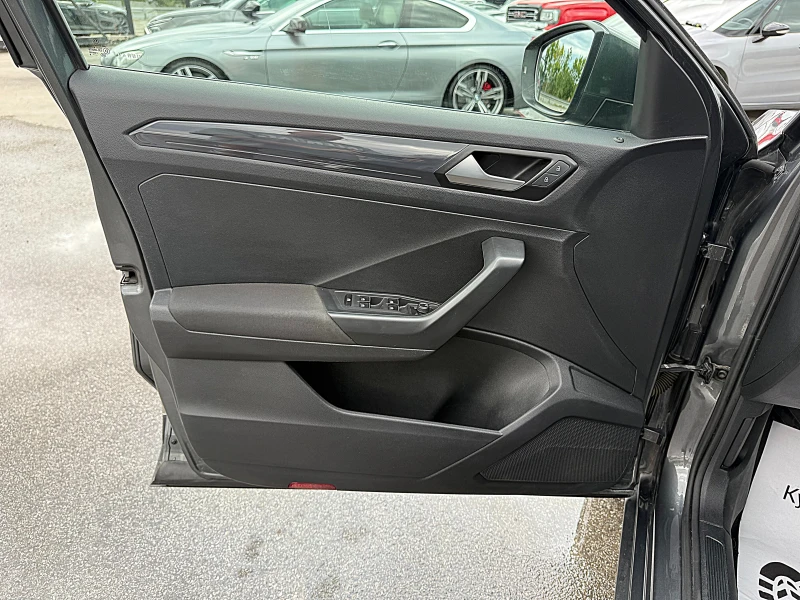 VW T-Roc ПРОДАДЕНА !!!, снимка 7 - Автомобили и джипове - 51755237