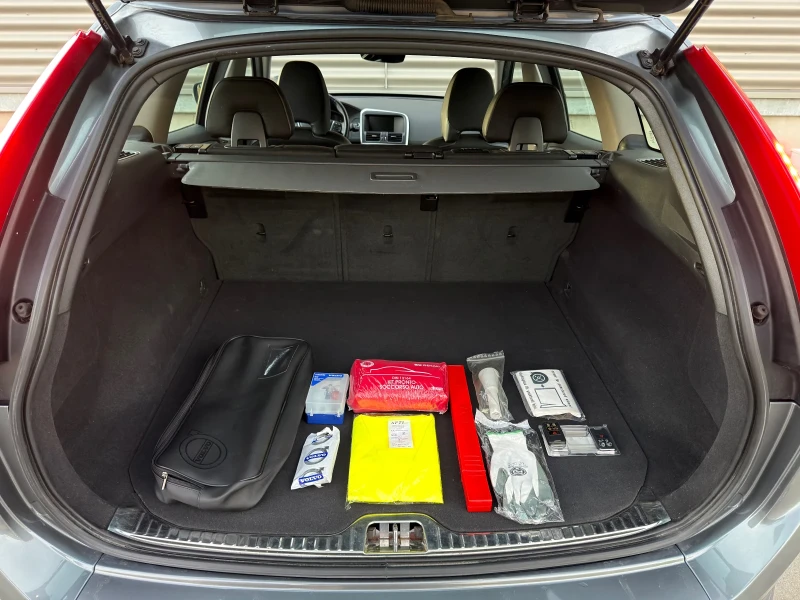 Volvo XC60 D4 190 HP 2017 Г. 172 000 КМ. УНИКАТ, снимка 14 - Автомобили и джипове - 52526837