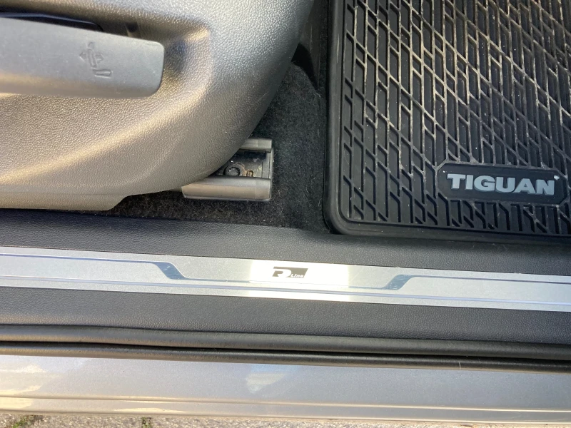 VW Tiguan R-Line 4-Motion, снимка 9 - Автомобили и джипове - 52503691