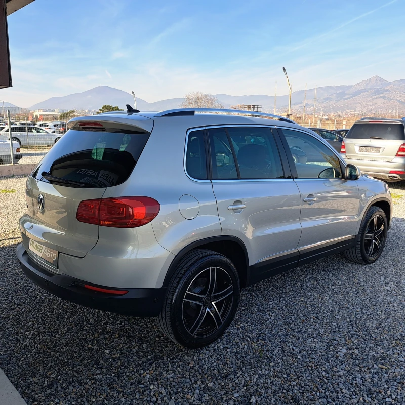 VW Tiguan 2.0TDI* Track&Style 4Motion* Exclusive* FULL&FULL*, снимка 7 - Автомобили и джипове - 52827551