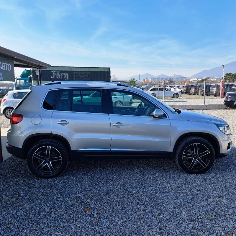 VW Tiguan 2.0TDI* Track&Style 4Motion* Exclusive* FULL&FULL*, снимка 6 - Автомобили и джипове - 52827551