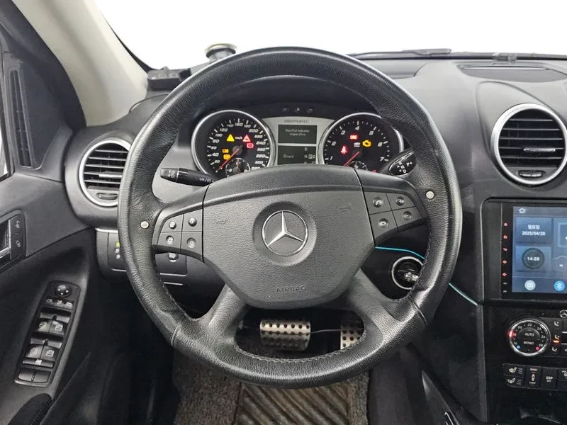 Mercedes-Benz ML 63 AMG, снимка 13 - Автомобили и джипове - 52875093