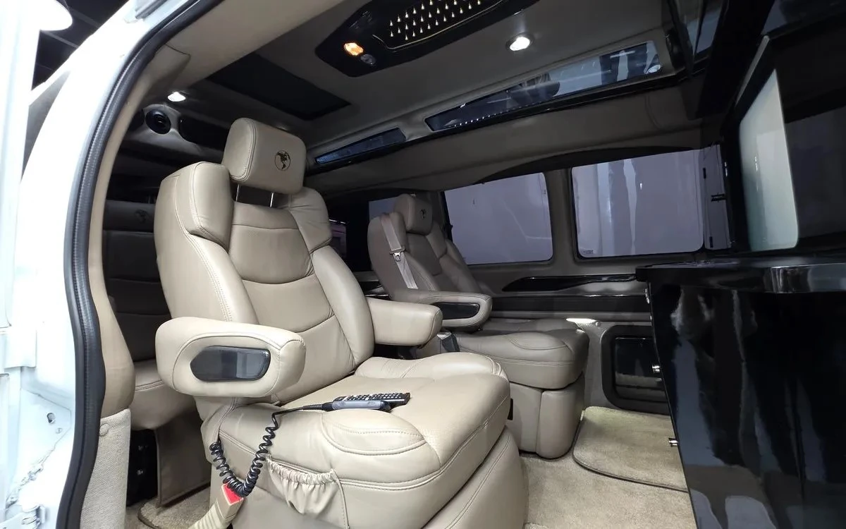 Gmc Savana 6.0 Explorer TV/Масаж/ Подгрев/, снимка 9 - Автомобили и джипове - 54985511