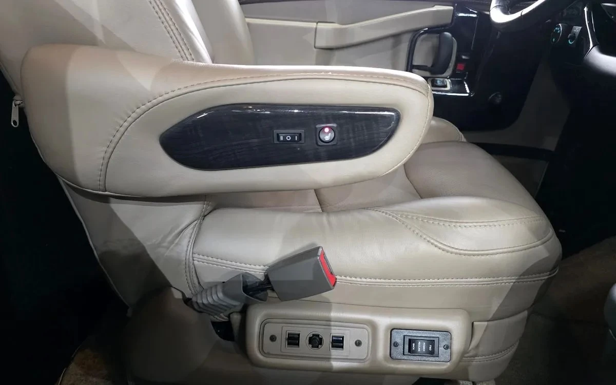 Gmc Savana 6.0 Explorer TV/Масаж/ Подгрев/, снимка 14 - Автомобили и джипове - 54985511