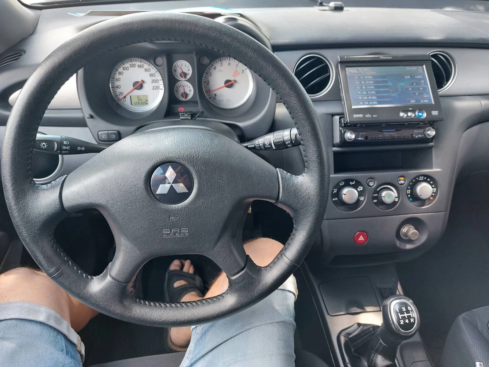 Mitsubishi Outlander 2.0i, 4x4, снимка 6 - Автомобили и джипове - 55222804