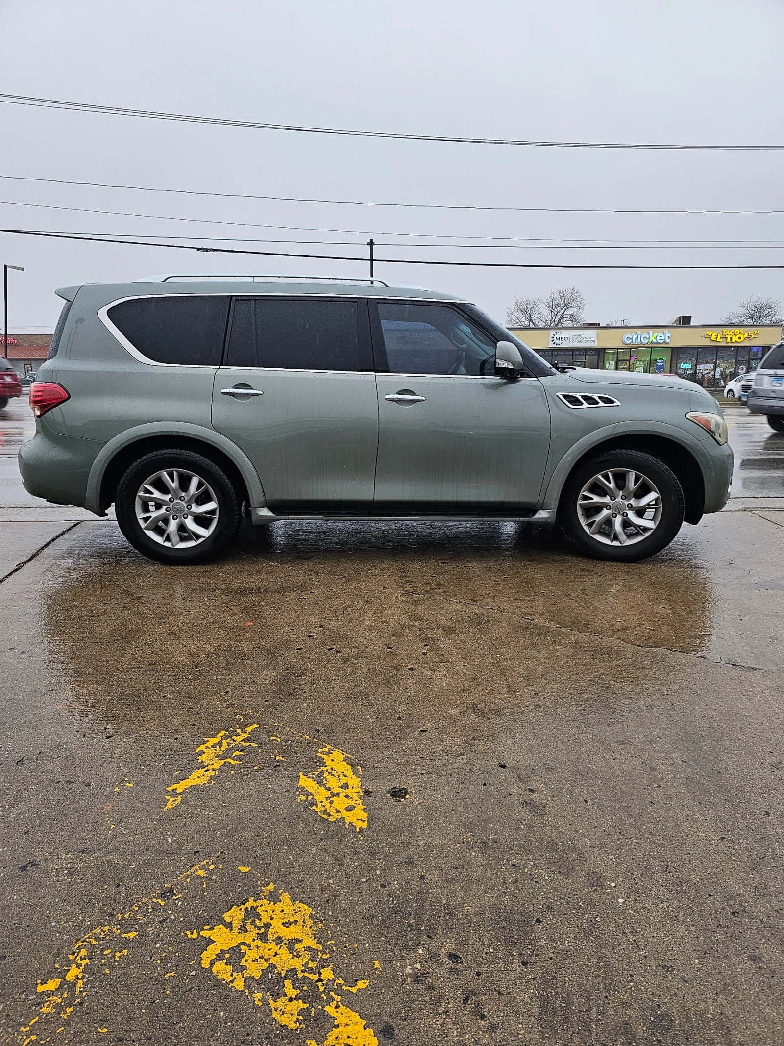 Infiniti QX56