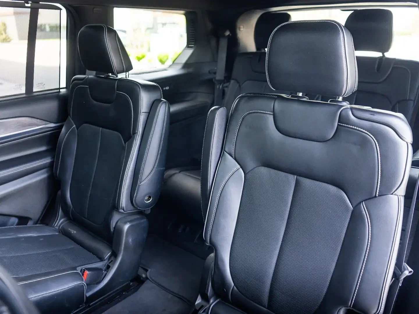 Jeep Grand cherokee 5.7* V8* OVERLAND* ОБДУХВАНЕ* ПАНОРАМА* 360КАМЕРА*, снимка 16 - Автомобили и джипове - 55891694