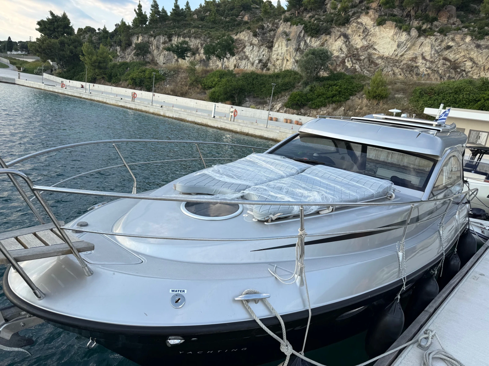 Моторна яхта Beneteau MIRAKUl 30* 2018* ДИЗЕЛ* VOLVO PENTA* , снимка 2 - Воден транспорт - 55097963
