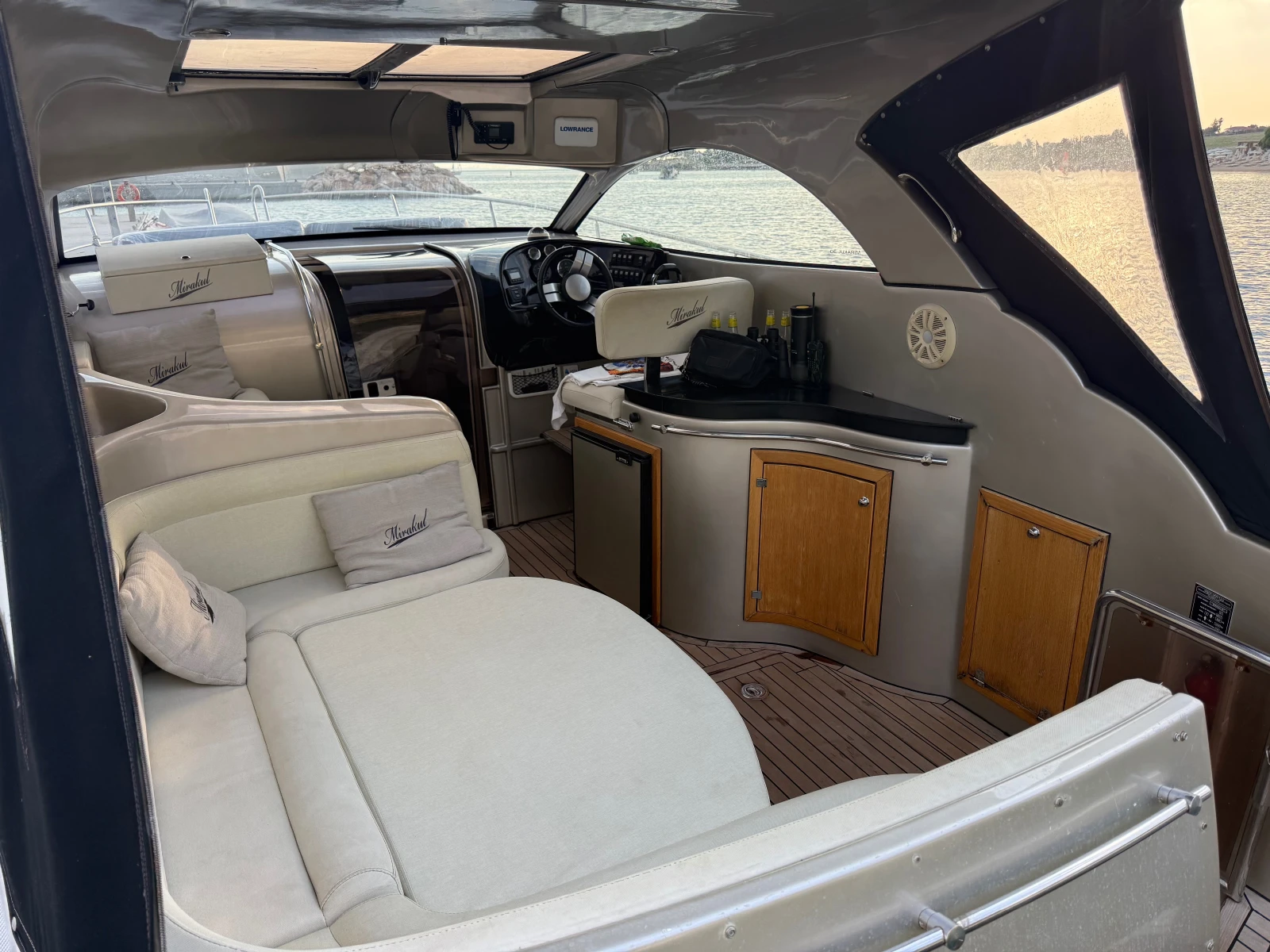 Моторна яхта Beneteau MIRAKUl 30* 2018* ДИЗЕЛ* VOLVO PENTA* , снимка 17 - Воден транспорт - 55097963