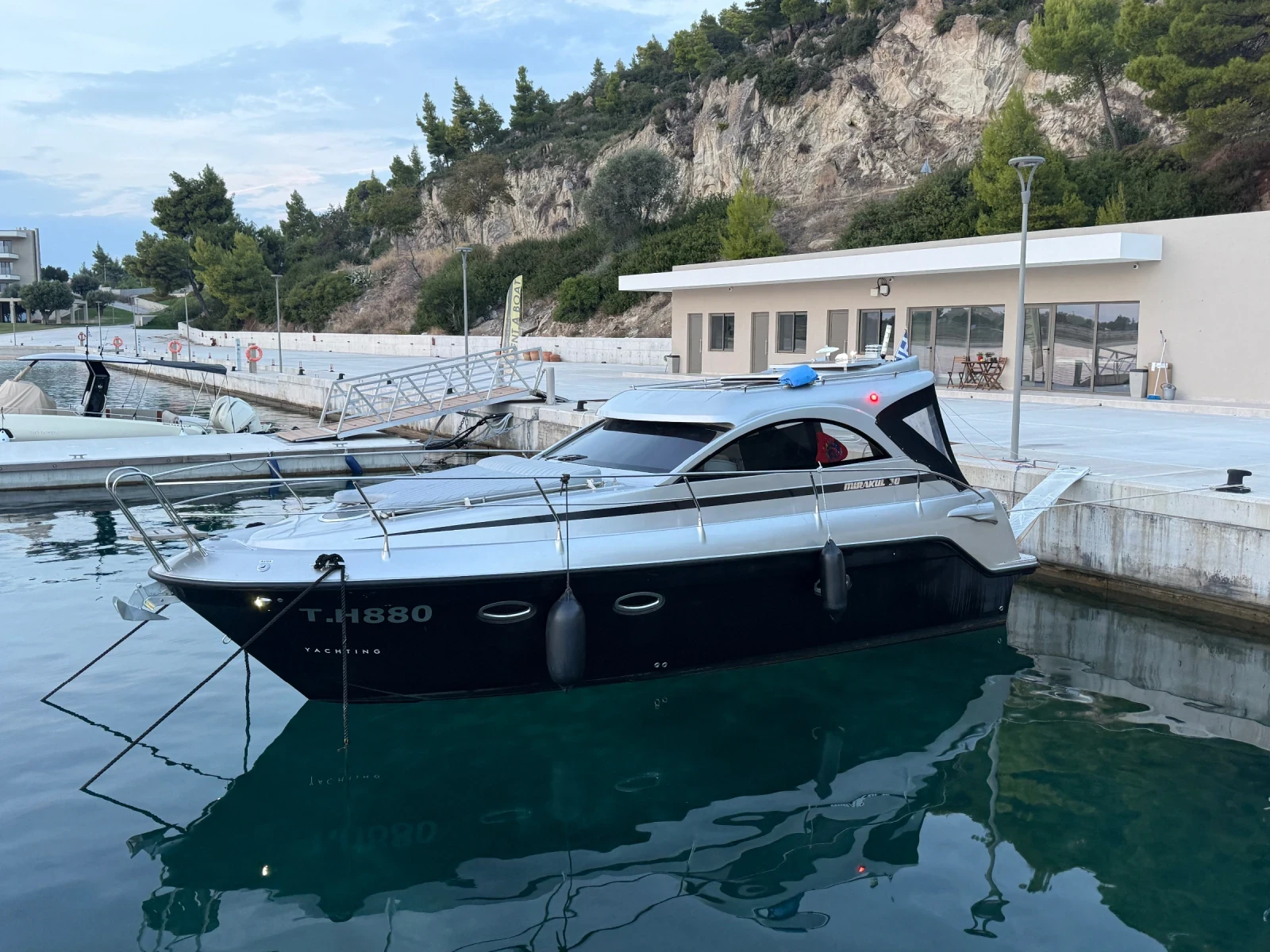 Моторна яхта Beneteau MIRAKUl 30* 2018* ДИЗЕЛ* VOLVO PENTA* 