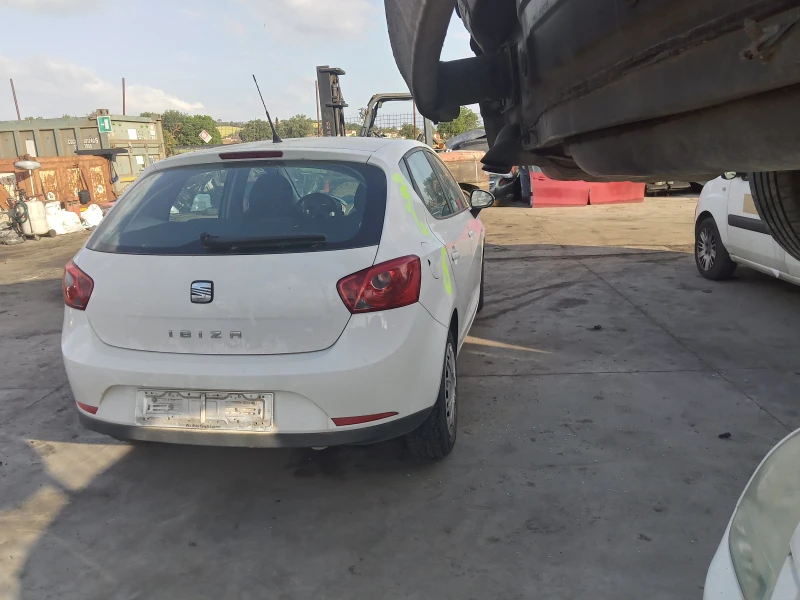 Seat Ibiza 1.6tdi, снимка 4 - Автомобили и джипове - 45613859