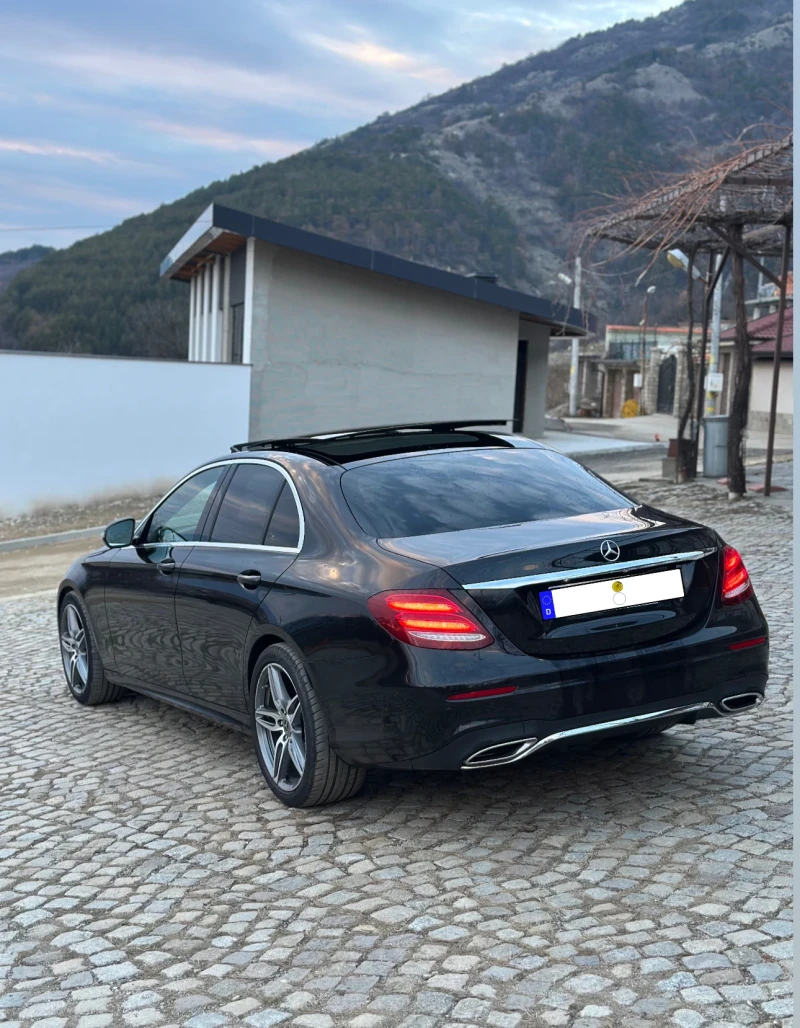 Mercedes-Benz E 220 FULL AMG PACK/BURMESTER/PANO, снимка 4 - Автомобили и джипове - 48811116