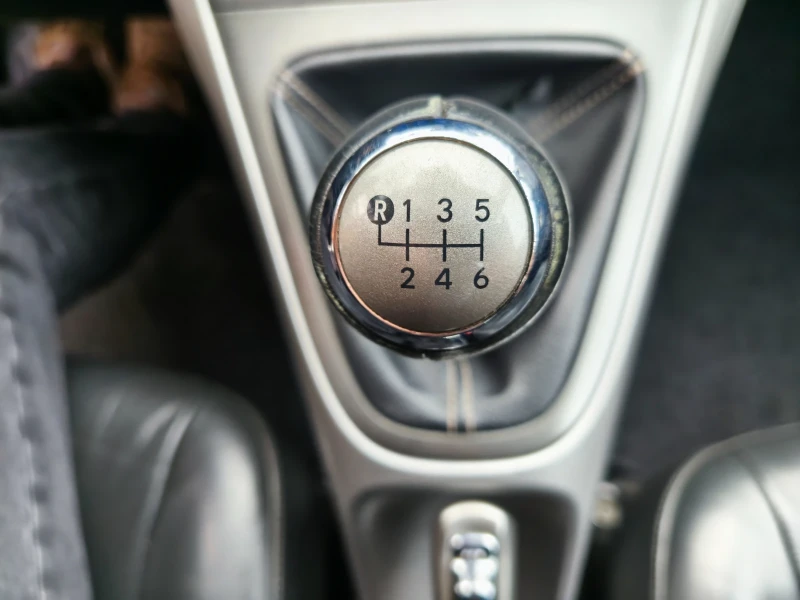 Toyota Auris, снимка 11 - Автомобили и джипове - 52722062