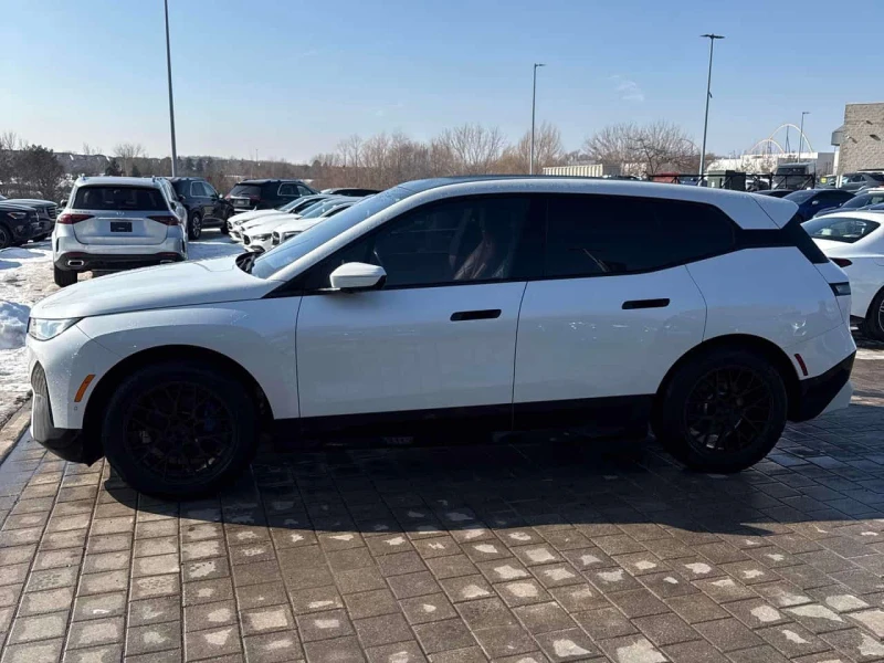BMW iX xDrive50  CARFAX, снимка 2 - Автомобили и джипове - 53521063