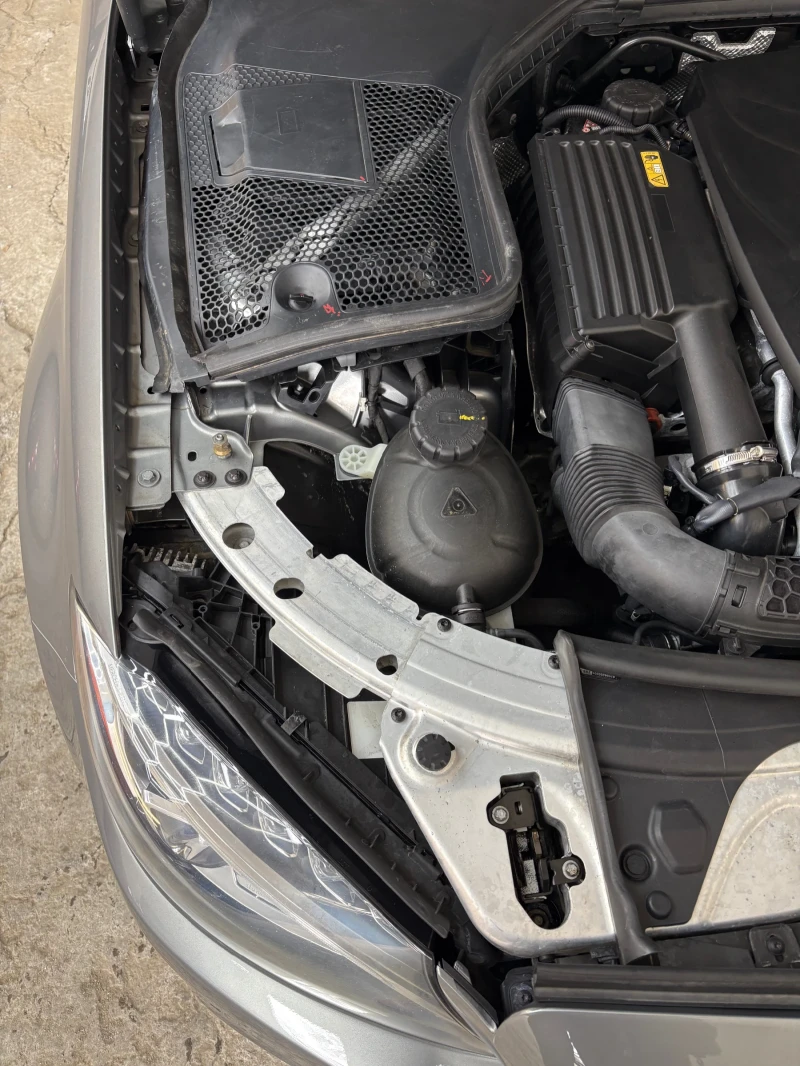 Mercedes-Benz C 300 4 MATIC, снимка 13 - Автомобили и джипове - 53560648