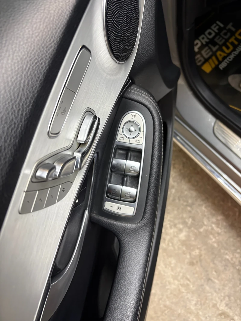 Mercedes-Benz C 300 4 MATIC, снимка 8 - Автомобили и джипове - 53560648