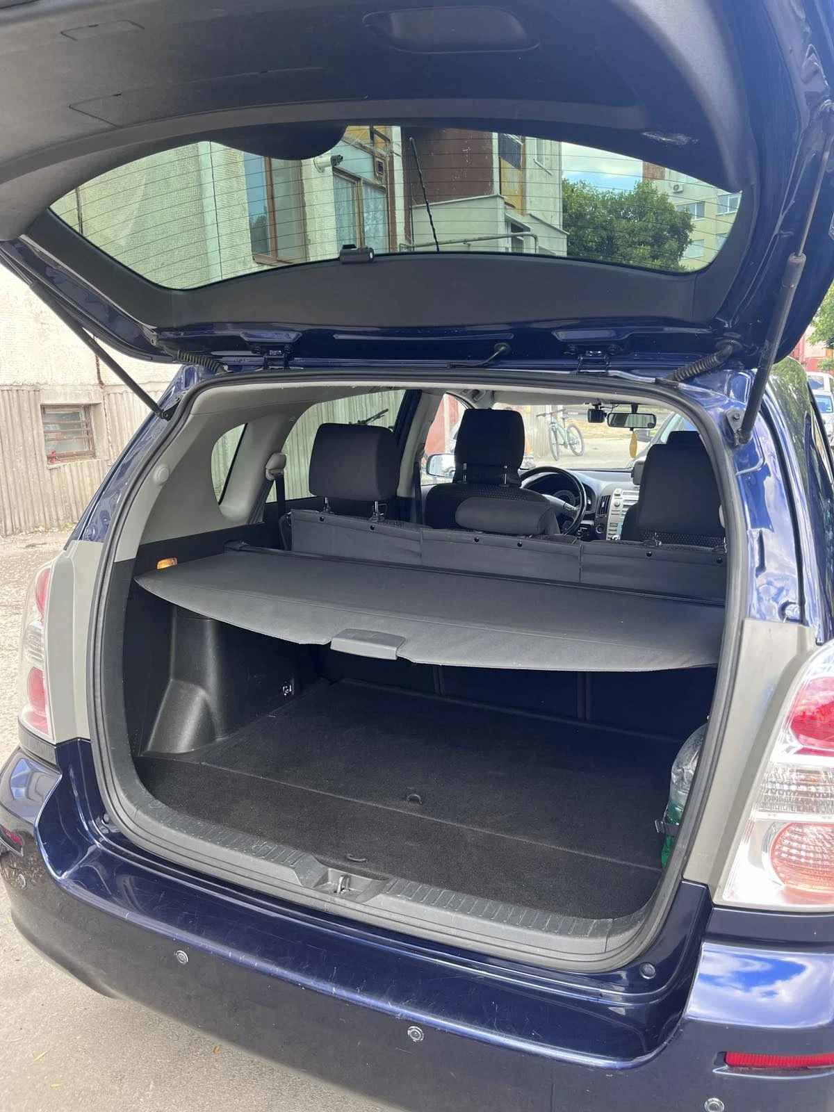Toyota Corolla verso 2200 - изображение 9