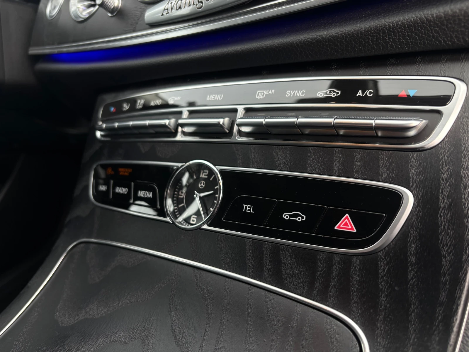 Mercedes-Benz E 200 Avantgarde, снимка 16 - Автомобили и джипове - 53770362