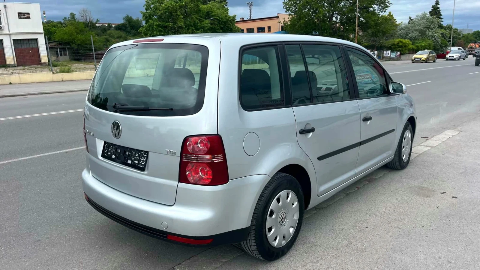 VW Touran 1.9TDI-6+ 1 места, снимка 3 - Автомобили и джипове - 54633283