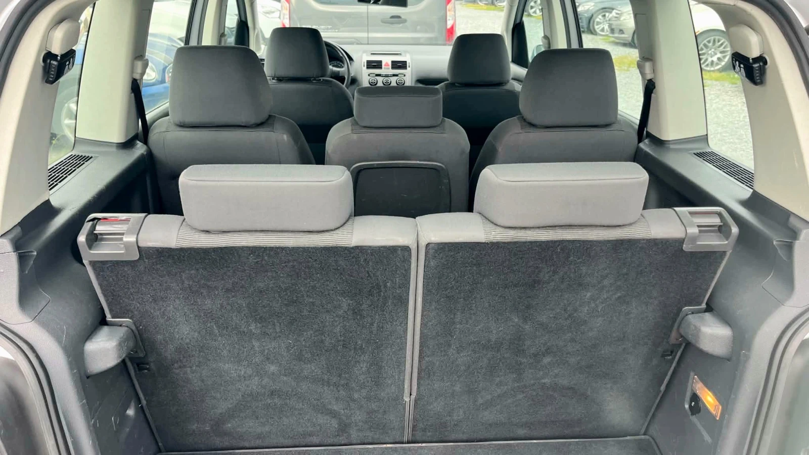 VW Touran 1.9TDI-6+ 1 места, снимка 11 - Автомобили и джипове - 54633283