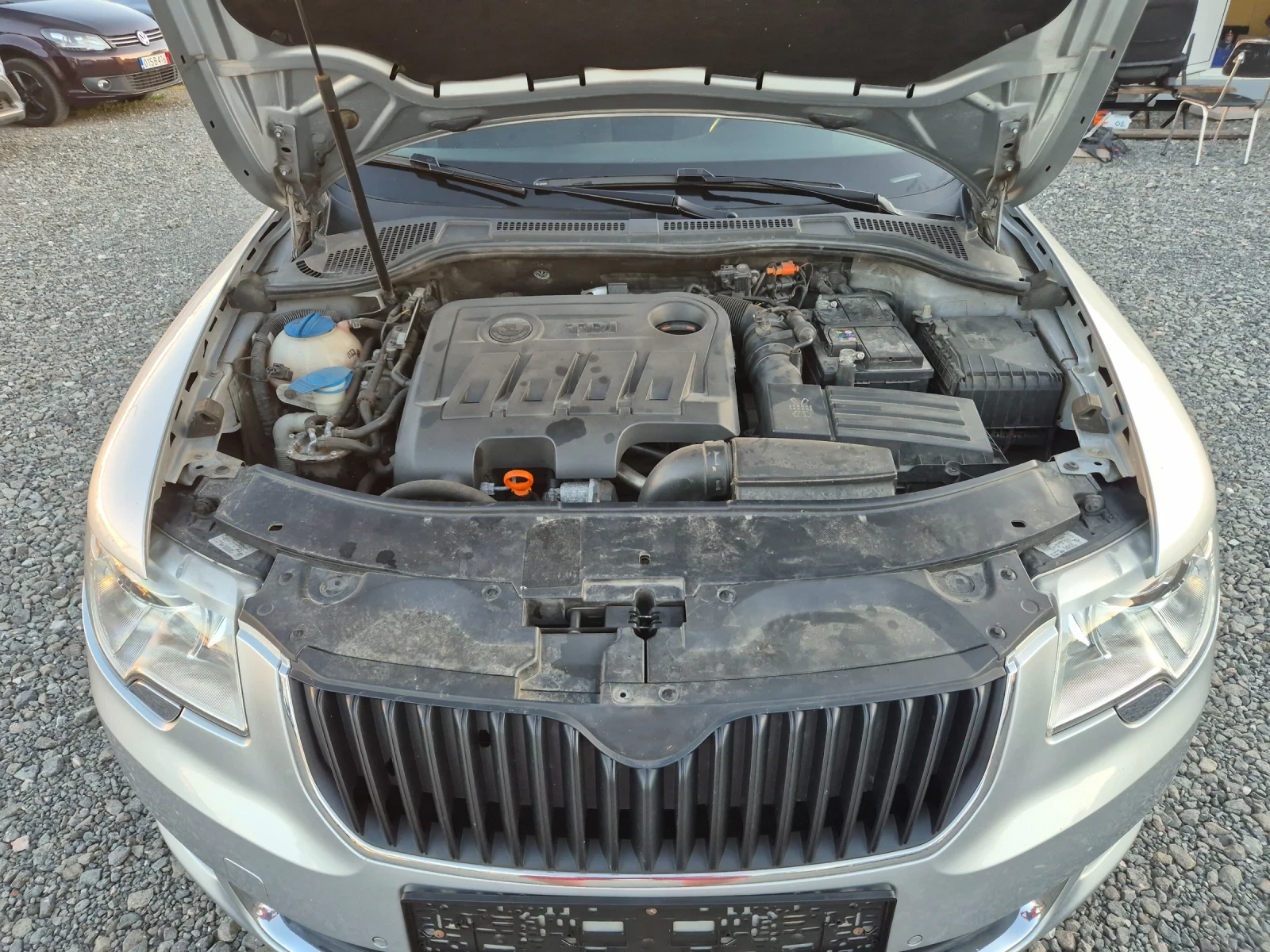 Skoda Superb 2.0TDI Автоматик, снимка 17 - Автомобили и джипове - 55055317