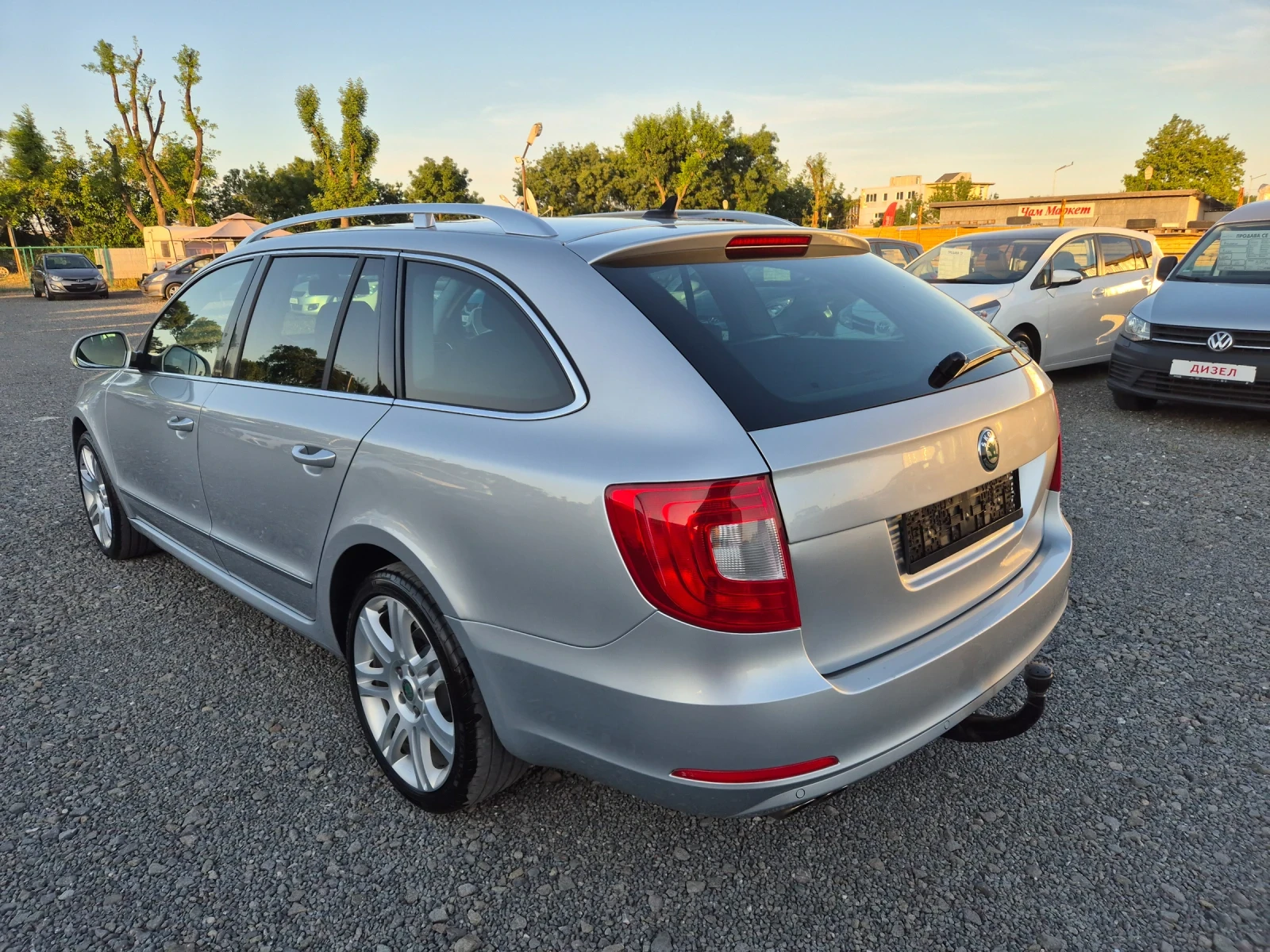 Skoda Superb 2.0TDI Автоматик, снимка 4 - Автомобили и джипове - 55055317