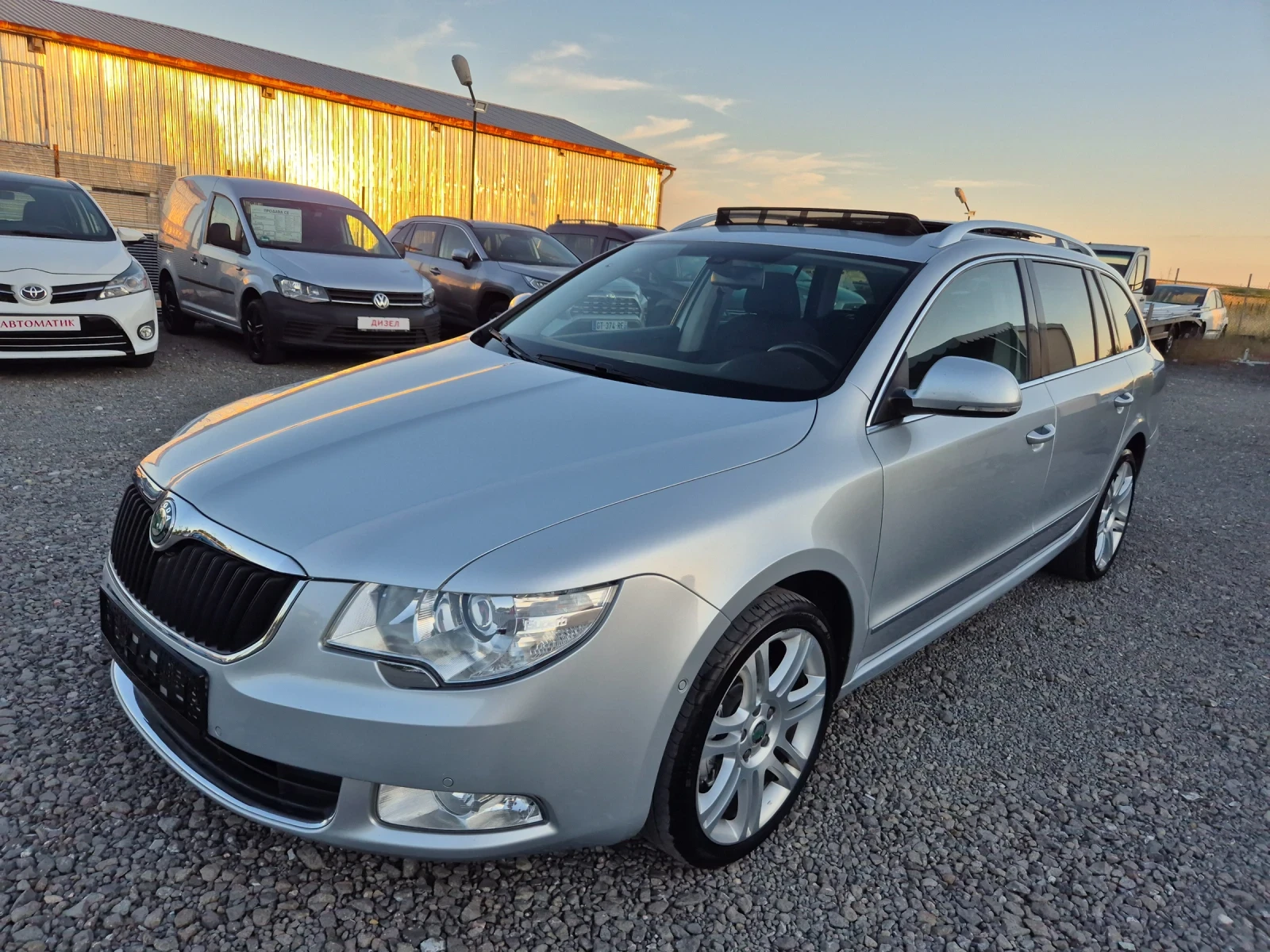 Skoda Superb 2.0TDI Автоматик, снимка 3 - Автомобили и джипове - 55055317