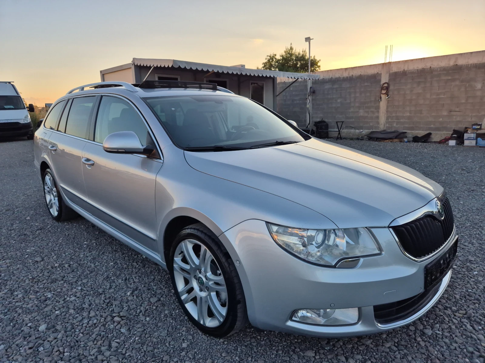 Skoda Superb 2.0TDI Автоматик, снимка 2 - Автомобили и джипове - 55055317