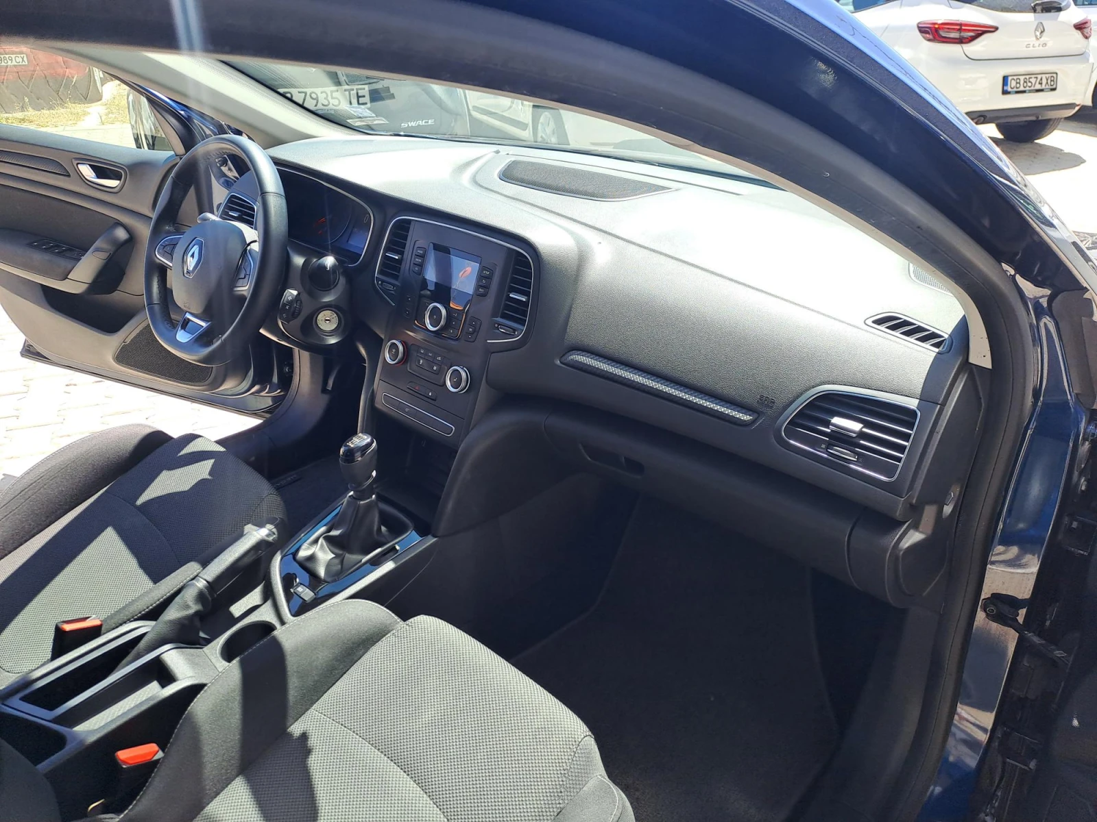 Renault Megane 1.3 TCe Life 140к.с. Супер Лятна разпродажба, снимка 9 - Автомобили и джипове - 55751356