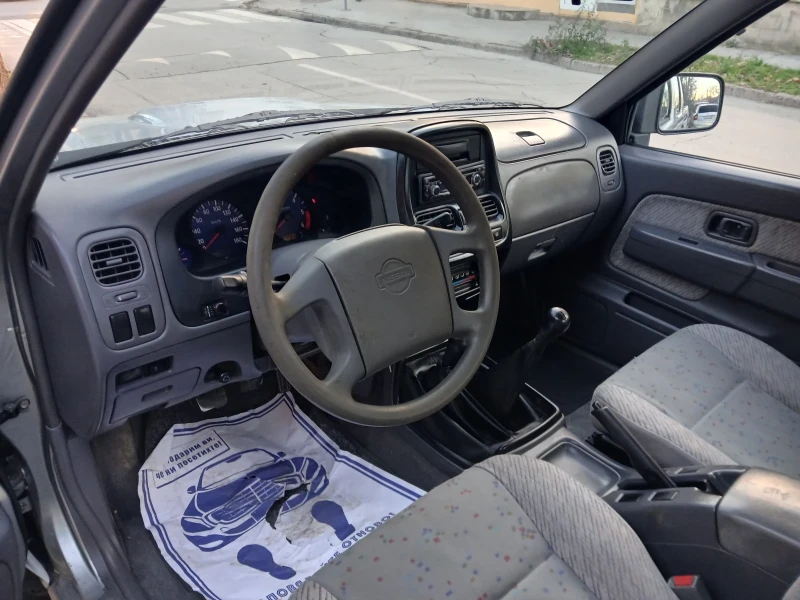 Nissan Navara 2.5 TD, снимка 8 - Автомобили и джипове - 52746482