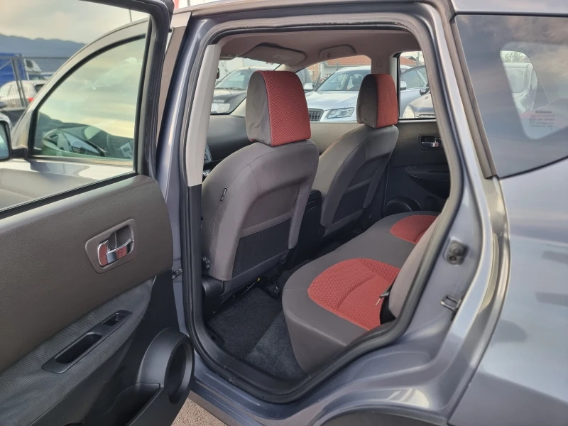 Nissan Qashqai 1.6I, снимка 11 - Автомобили и джипове - 52849200