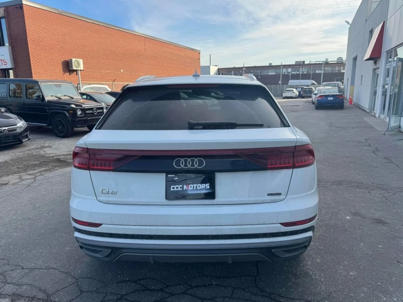 Audi Q8 * Technik * CARFAX * БЕЗ ПЪРВОНАЧАЛНА ВНОСКА, снимка 4 - Автомобили и джипове - 52923252