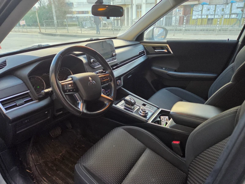 Mitsubishi Outlander 2.5 AWD, снимка 3 - Автомобили и джипове - 53202870