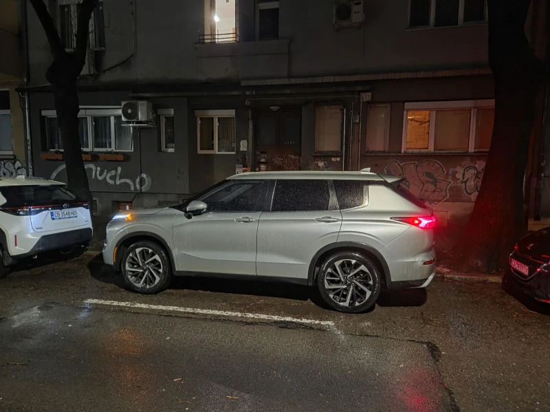 Mitsubishi Outlander 2.5 AWD, снимка 2 - Автомобили и джипове - 53202870