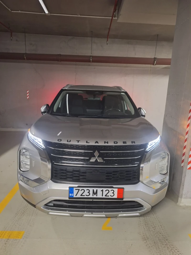 Mitsubishi Outlander 2.5 AWD, снимка 3 - Автомобили и джипове - 53202870