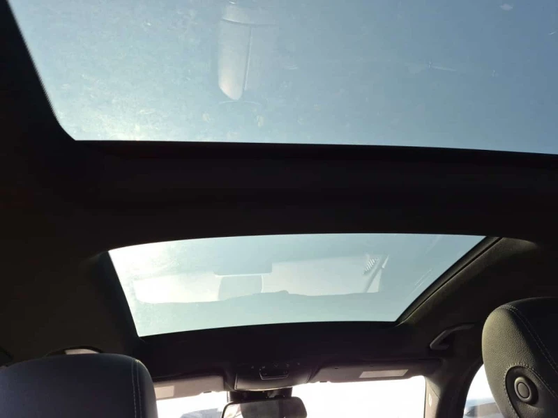 Mercedes-Benz GLC 300 4MATIC * AMG * 360  * KEYLESS * PANO, снимка 12 - Автомобили и джипове - 53529637