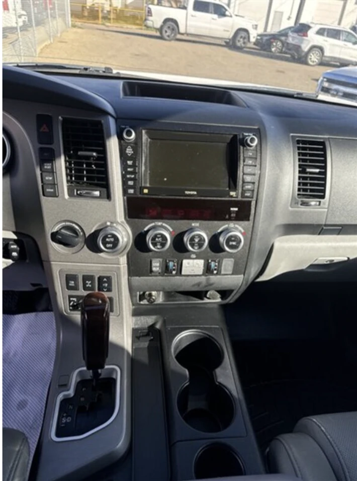 Toyota Sequoia PLATINUM* 5.7* V8* * *  | Mobile.bg   9