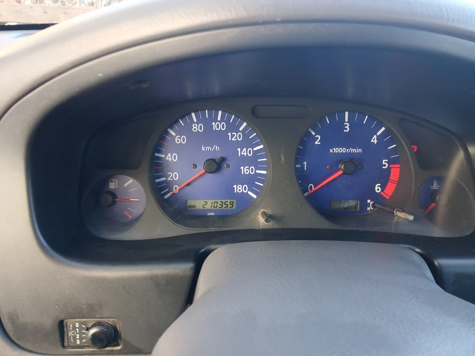 Nissan Navara 2.5 TD - изображение 7