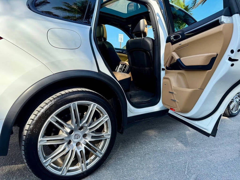 Porsche Cayenne Sport Chrono * AWD * АвтоКредит* (Цена до БГ), снимка 13 - Автомобили и джипове - 53750950