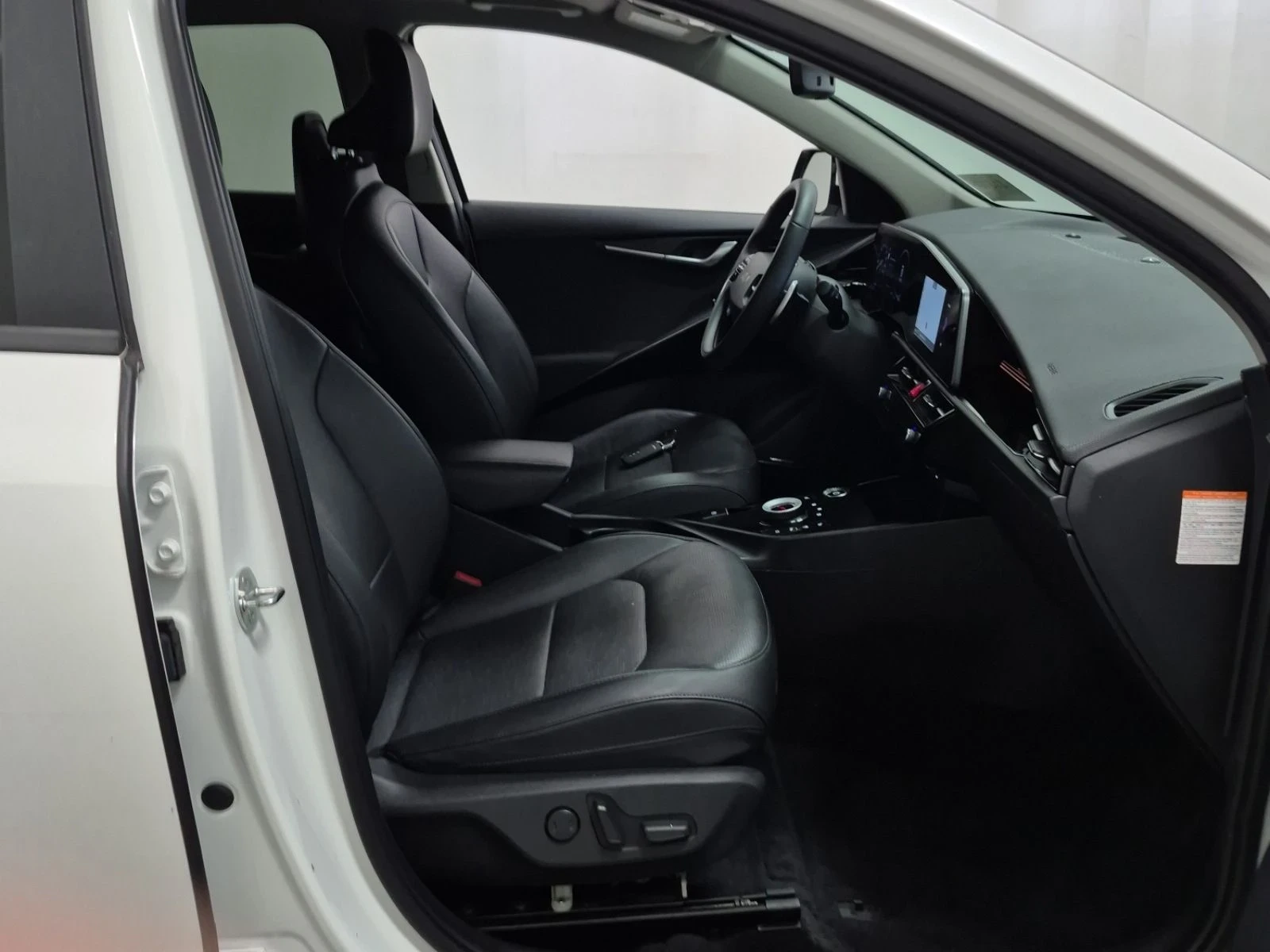 Kia Niro EV Limited | ВЕНТИЛАЦИЯ | DISTRONIC | CarPlay | , снимка 13 - Автомобили и джипове - 54229443