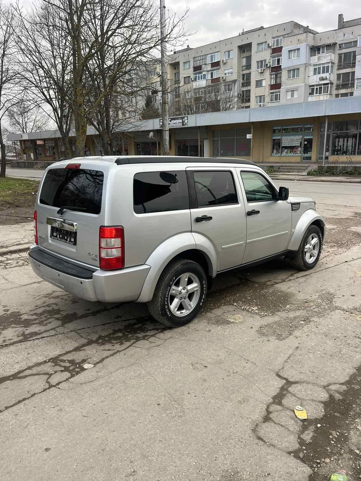 Dodge Nitro 2.8 CRD 4X4, снимка 5 - Автомобили и джипове - 54610153