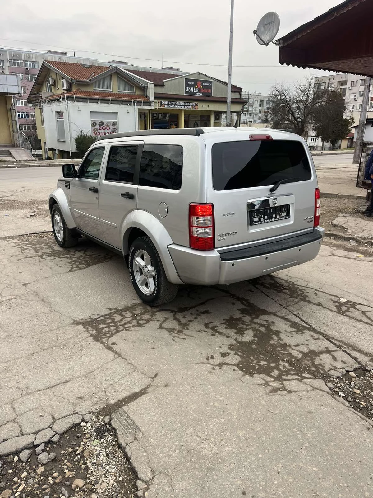 Dodge Nitro 2.8 CRD 4X4, снимка 2 - Автомобили и джипове - 54610153