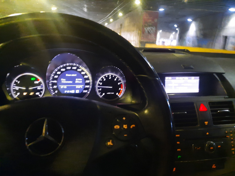Mercedes-Benz C 200, снимка 10 - Автомобили и джипове - 46264761