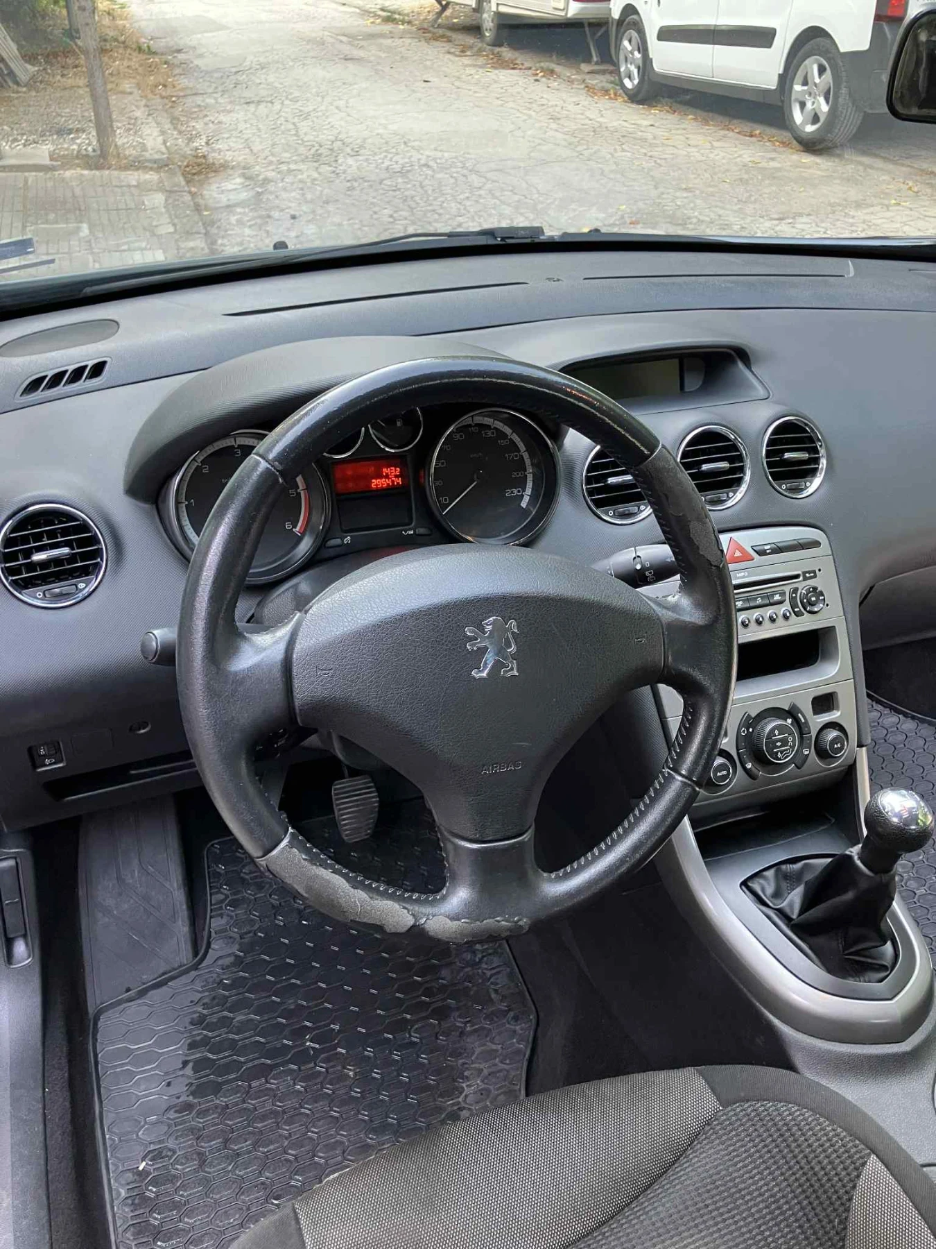 Peugeot 308  - изображение 10
