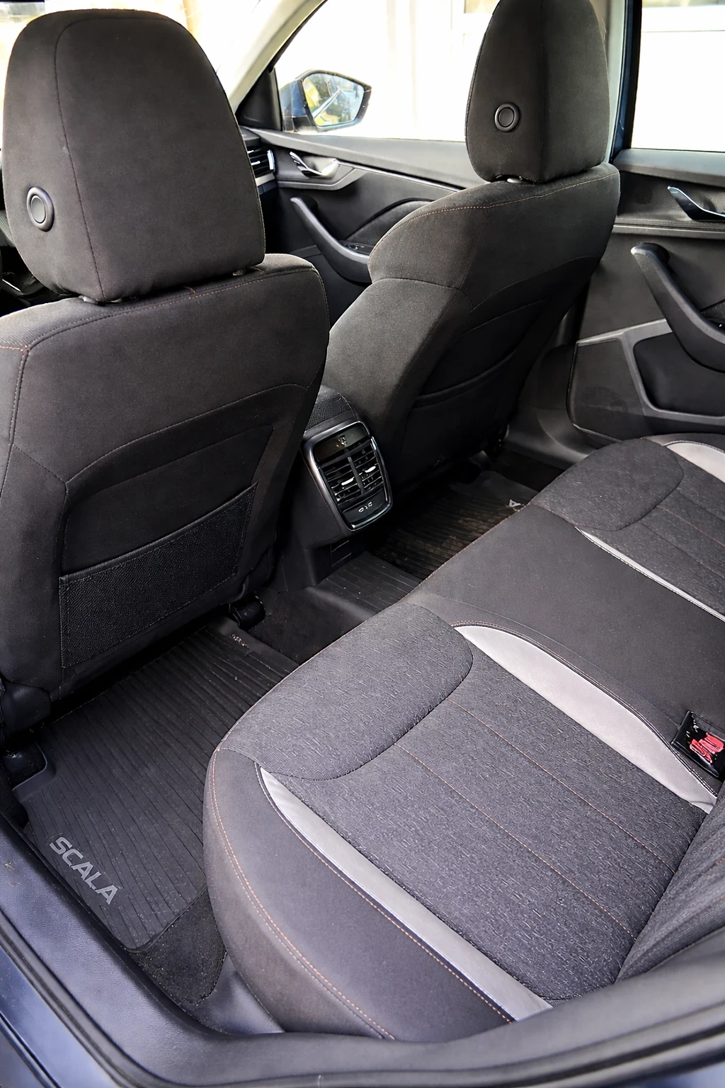 Skoda Scala 1.0 TSI EVO, снимка 8 - Автомобили и джипове - 53952553