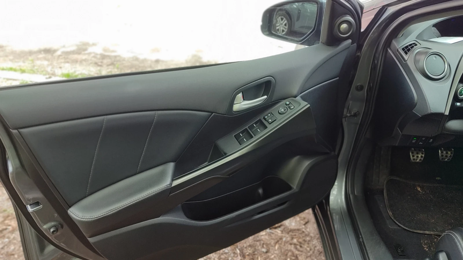 Honda Civic 1.8 Tourer - кожен салон, снимка 11 - Автомобили и джипове - 54558957