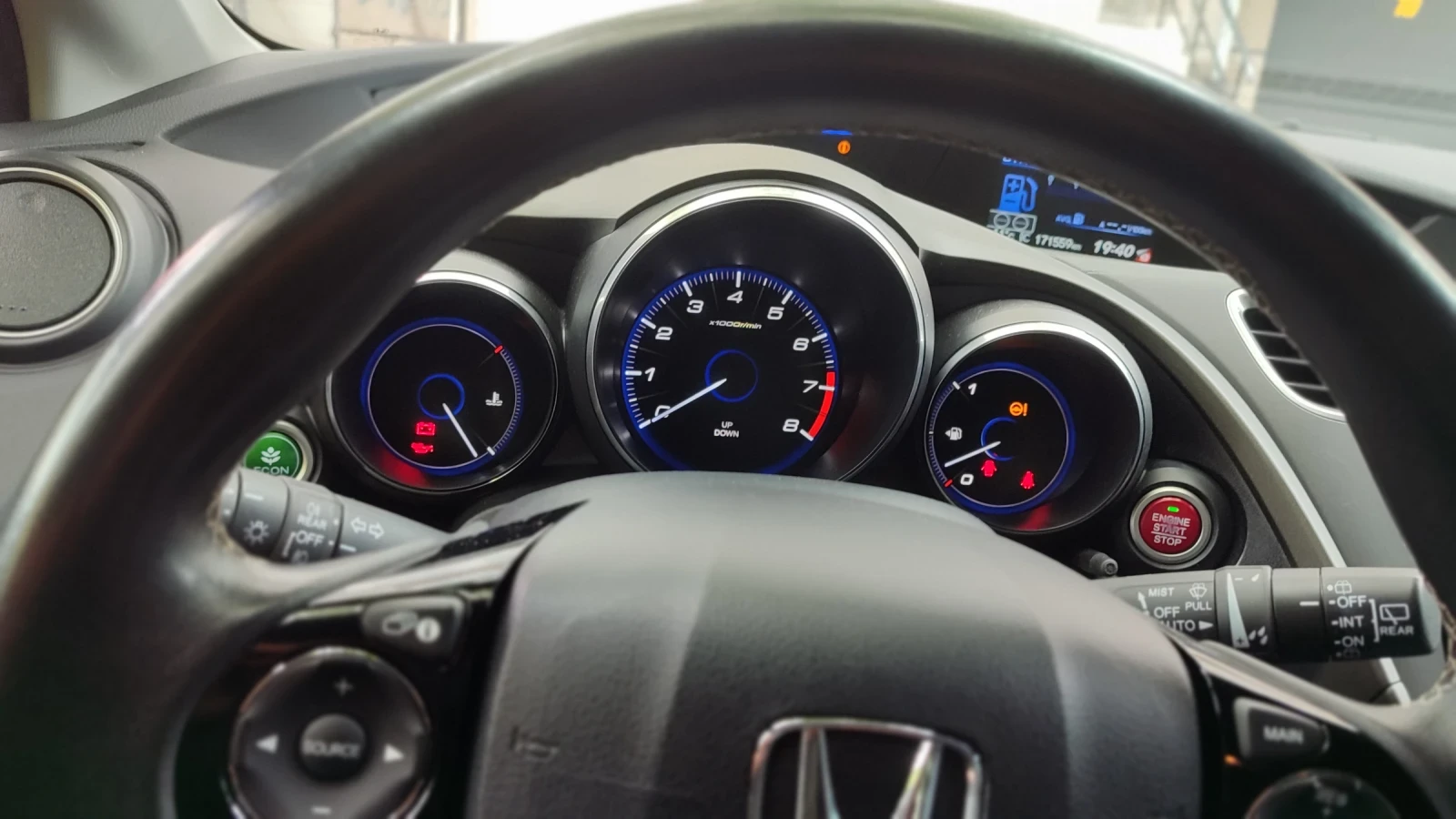 Honda Civic 1.8 Tourer - кожен салон, снимка 6 - Автомобили и джипове - 54558957