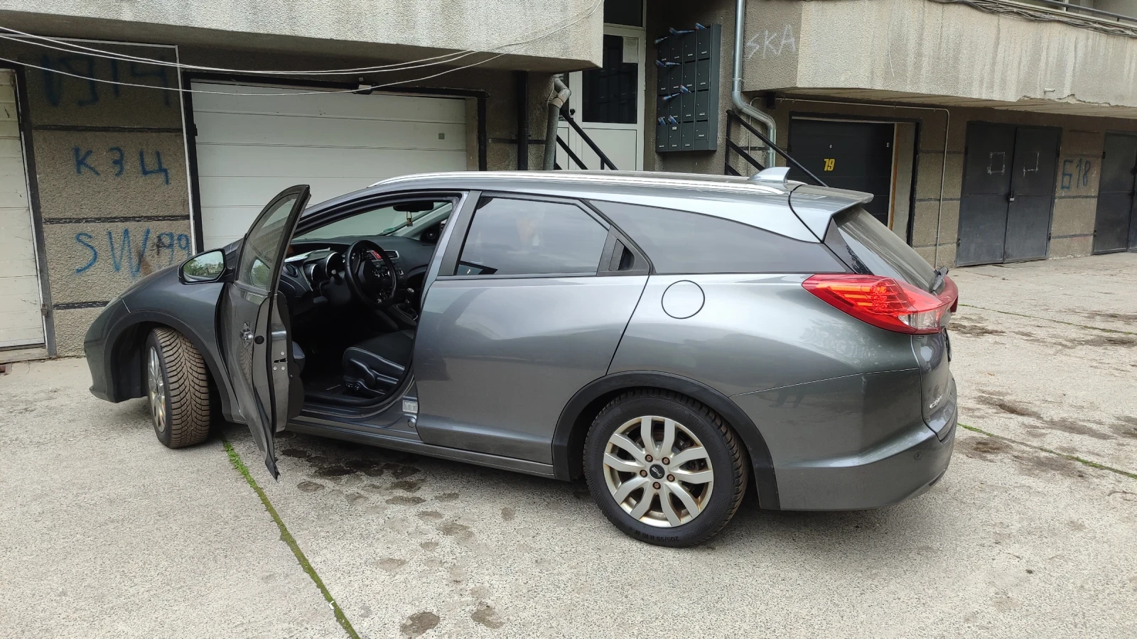 Honda Civic 1.8 Tourer - кожен салон, снимка 17 - Автомобили и джипове - 54558957