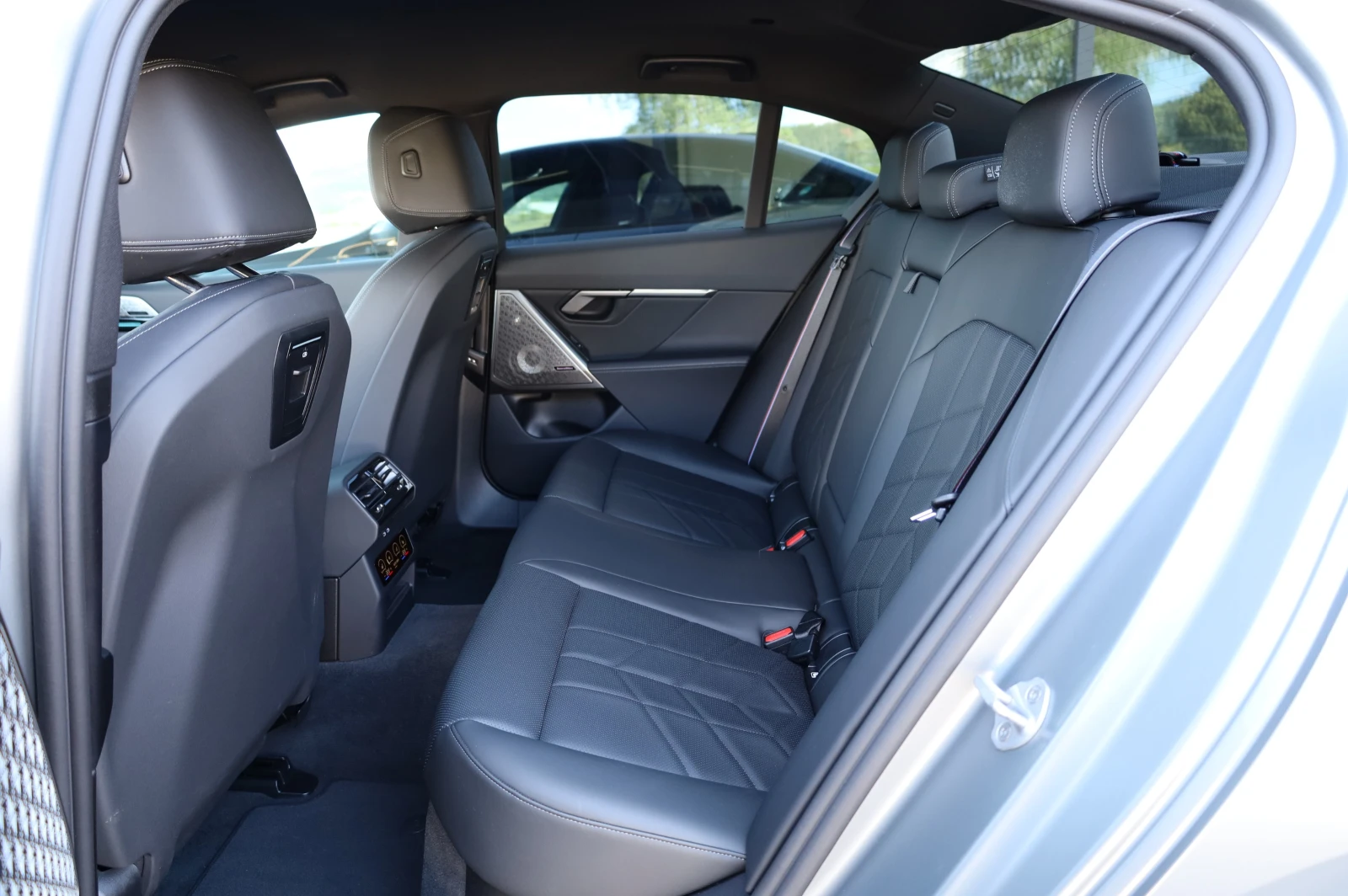 BMW 540 M SPORT PRO* XDRIVE* BOWERS&WILKINS* 360* , снимка 16 - Автомобили и джипове - 55275301